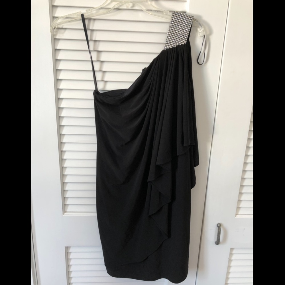 Designer- caché dress sz 4 black sparkle shoulder fancy